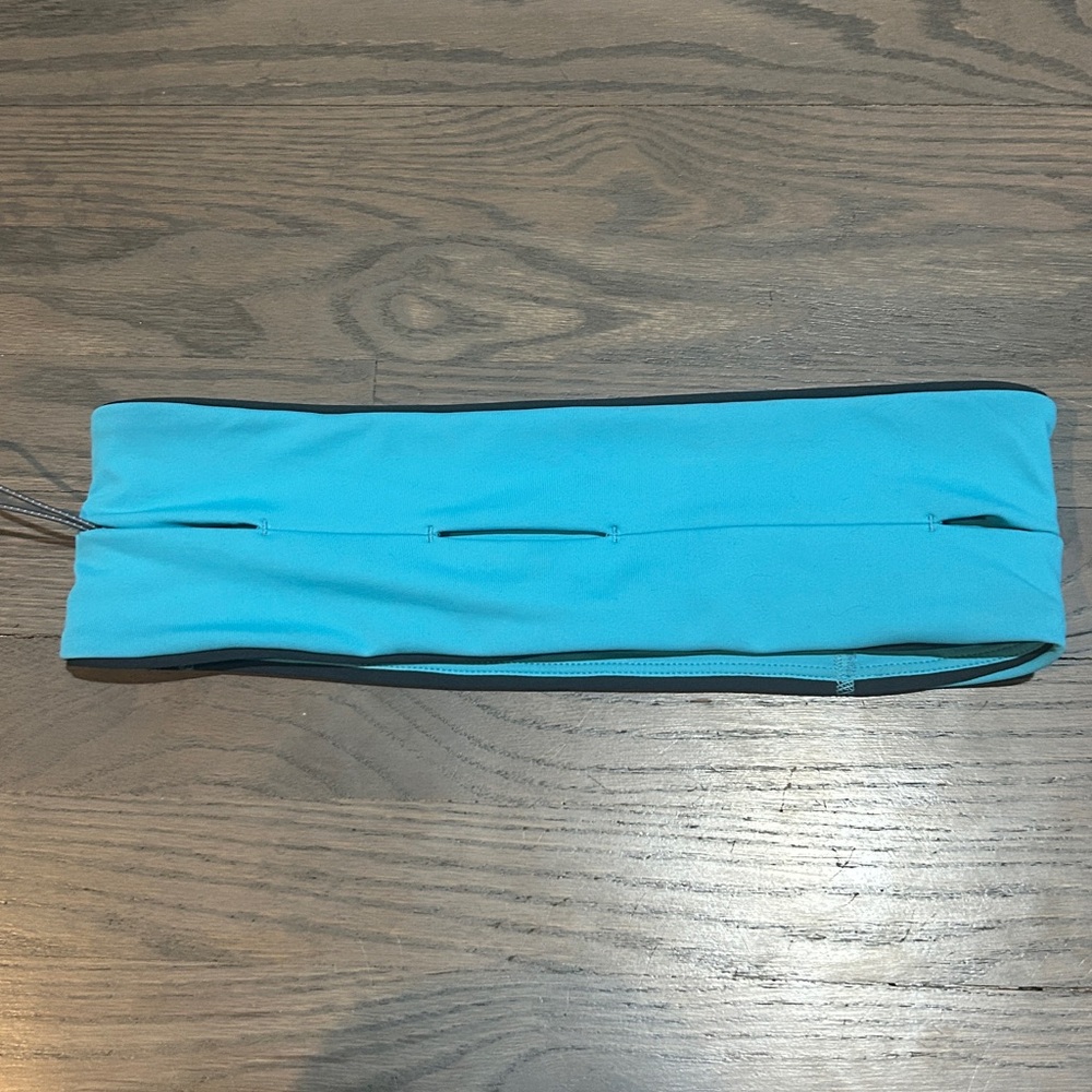 FlipBelt Aqua Running Waist Belt with Zipper - Picture 6 of 6